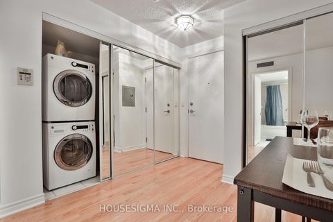 Photo 4 at 222 - 270 Wellington St Street W, Waterfront Communities C1, Toronto