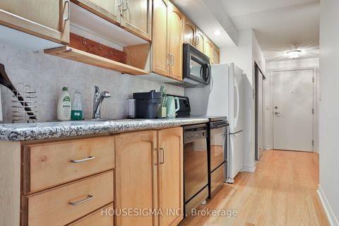 Photo 7 at 222 - 270 Wellington St Street W, Waterfront Communities C1, Toronto