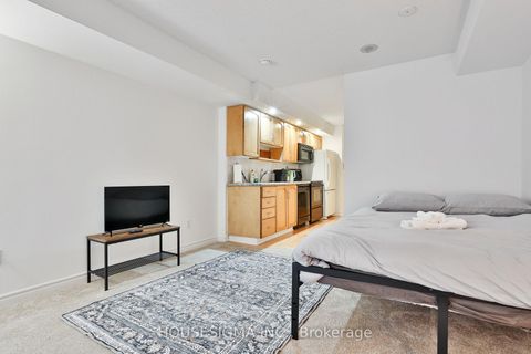 Photo 10 at 222 - 270 Wellington St Street W, Waterfront Communities C1, Toronto