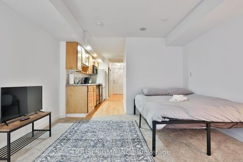 Photo 12 at 222 - 270 Wellington St Street W, Waterfront Communities C1, Toronto