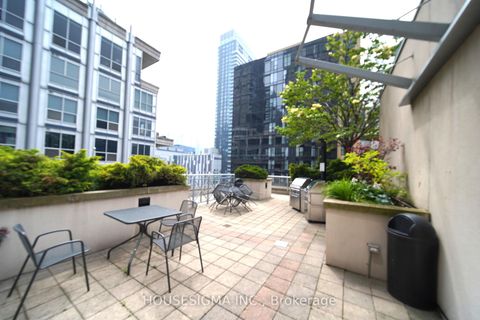 Photo 17 at 222 - 270 Wellington St Street W, Waterfront Communities C1, Toronto