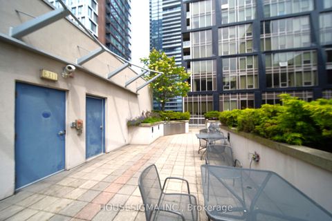 Photo 18 at 222 - 270 Wellington St Street W, Waterfront Communities C1, Toronto