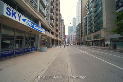 Photo 26 at 222 - 270 Wellington St Street W, Waterfront Communities C1, Toronto