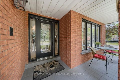 Photo 4 at 3 Castlehill Road, Maple, Vaughan