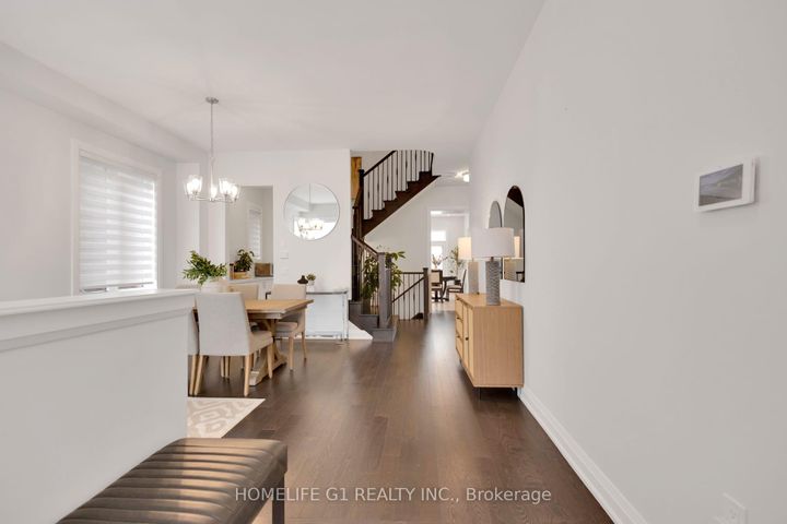 Photo 2 at 4044 Channing Crescent, GO Glenorchy, Oakville
