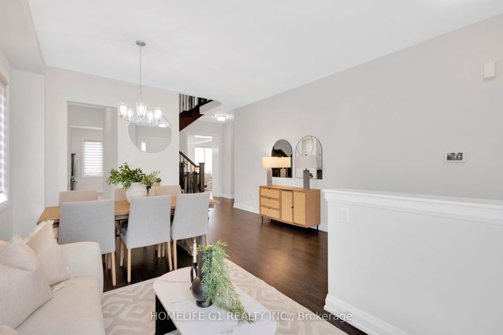 Photo 4 at 4044 Channing Crescent, GO Glenorchy, Oakville