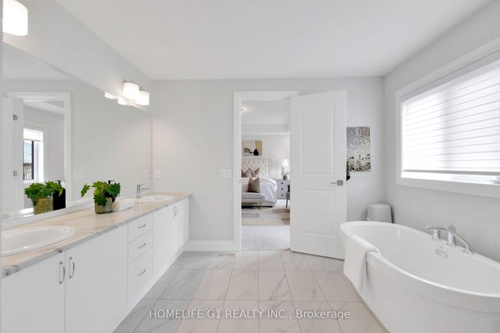 Photo 35 at 4044 Channing Crescent, GO Glenorchy, Oakville