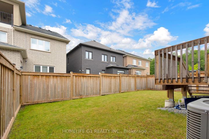 Photo 44 at 4044 Channing Crescent, GO Glenorchy, Oakville