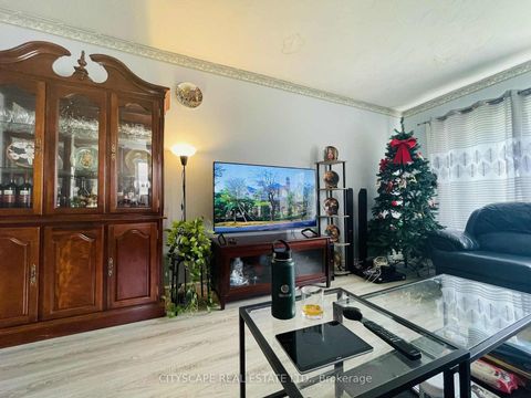 Photo 2 at 101 Overture Road, West Hill, Toronto
