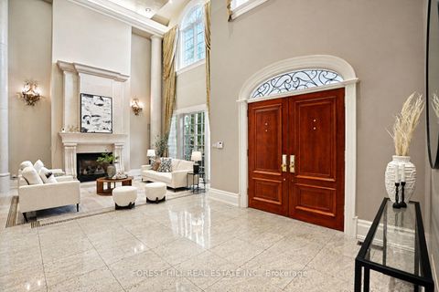 Photo 2 at 160 Renaissance Court, Beverley Glen, Vaughan