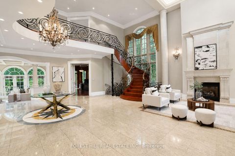 Photo 3 at 160 Renaissance Court, Beverley Glen, Vaughan
