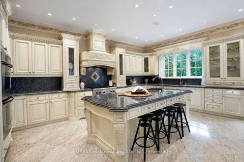Photo 11 at 160 Renaissance Court, Beverley Glen, Vaughan