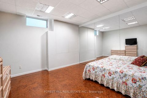 Photo 39 at 160 Renaissance Court, Beverley Glen, Vaughan