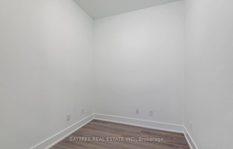 Photo 3 at 518 - 1 Belsize Drive, Eglinton, Toronto