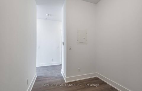 Photo 4 at 518 - 1 Belsize Drive, Eglinton, Toronto