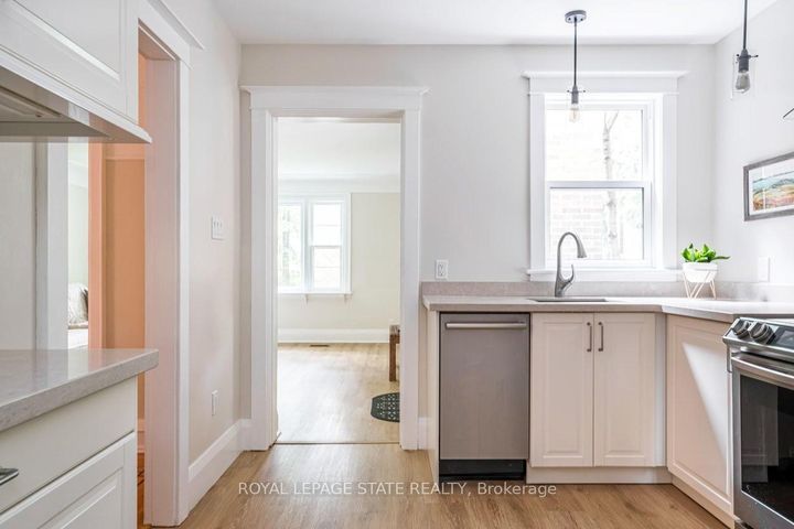 Photo 15 at 11 Dromore Crescent, Westdale, Hamilton