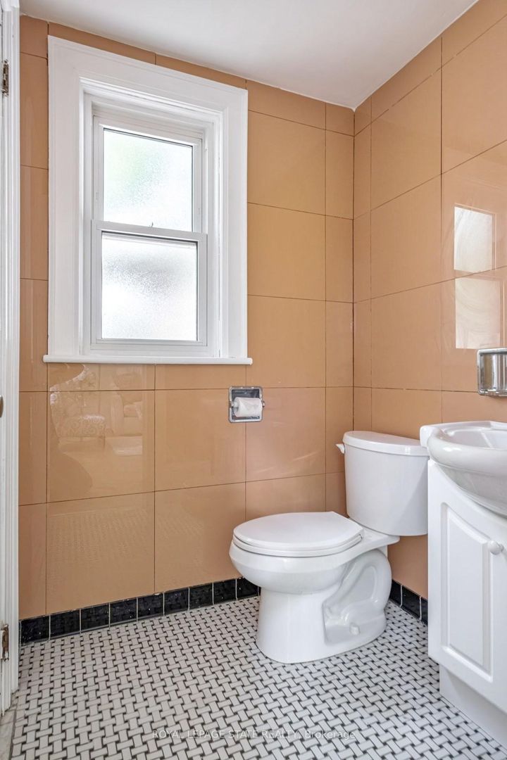 Photo 19 at 11 Dromore Crescent, Westdale, Hamilton