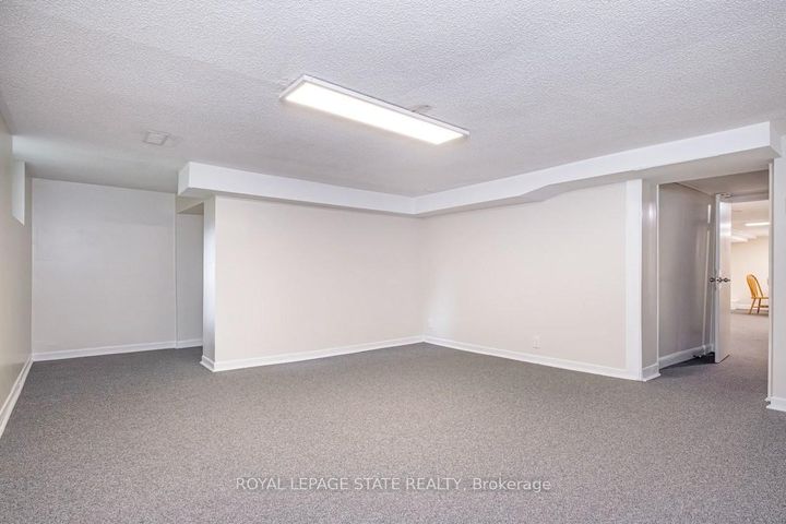 Photo 35 at 11 Dromore Crescent, Westdale, Hamilton