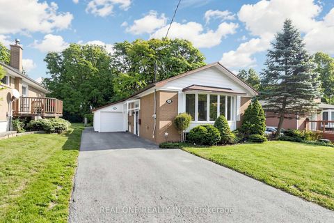 Photo 1 at 49 Bayview Parkway, Leslie Valley, Newmarket