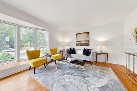 Photo 5 at 49 Bayview Parkway, Leslie Valley, Newmarket