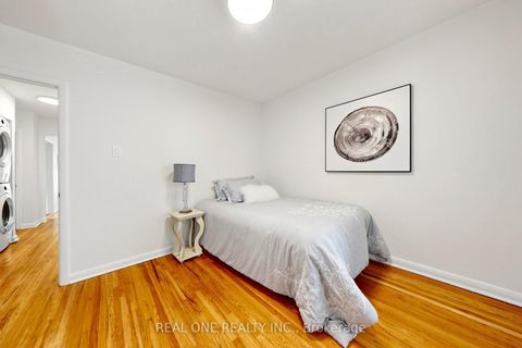 Photo 21 at 49 Bayview Parkway, Leslie Valley, Newmarket