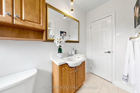 Photo 26 at 49 Bayview Parkway, Leslie Valley, Newmarket