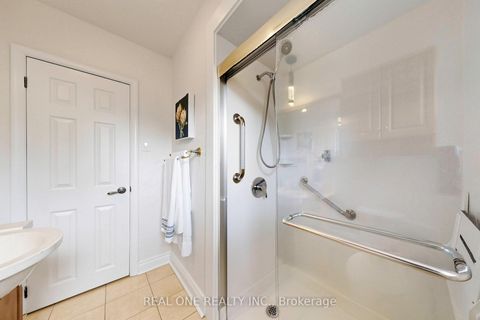 Photo 27 at 49 Bayview Parkway, Leslie Valley, Newmarket