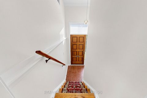 Photo 30 at 49 Bayview Parkway, Leslie Valley, Newmarket