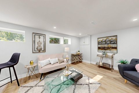 Photo 32 at 49 Bayview Parkway, Leslie Valley, Newmarket