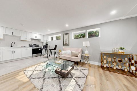Photo 34 at 49 Bayview Parkway, Leslie Valley, Newmarket