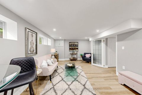 Photo 35 at 49 Bayview Parkway, Leslie Valley, Newmarket