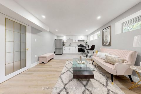 Photo 36 at 49 Bayview Parkway, Leslie Valley, Newmarket
