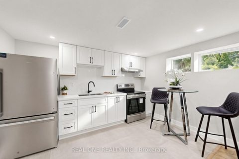 Photo 37 at 49 Bayview Parkway, Leslie Valley, Newmarket