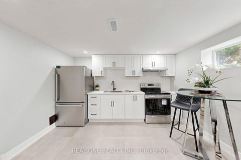 Photo 38 at 49 Bayview Parkway, Leslie Valley, Newmarket