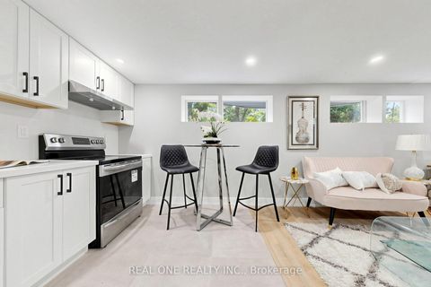Photo 39 at 49 Bayview Parkway, Leslie Valley, Newmarket