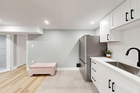 Photo 40 at 49 Bayview Parkway, Leslie Valley, Newmarket
