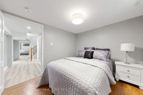 Photo 43 at 49 Bayview Parkway, Leslie Valley, Newmarket