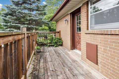 Photo 48 at 49 Bayview Parkway, Leslie Valley, Newmarket