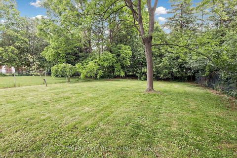 Photo 49 at 49 Bayview Parkway, Leslie Valley, Newmarket