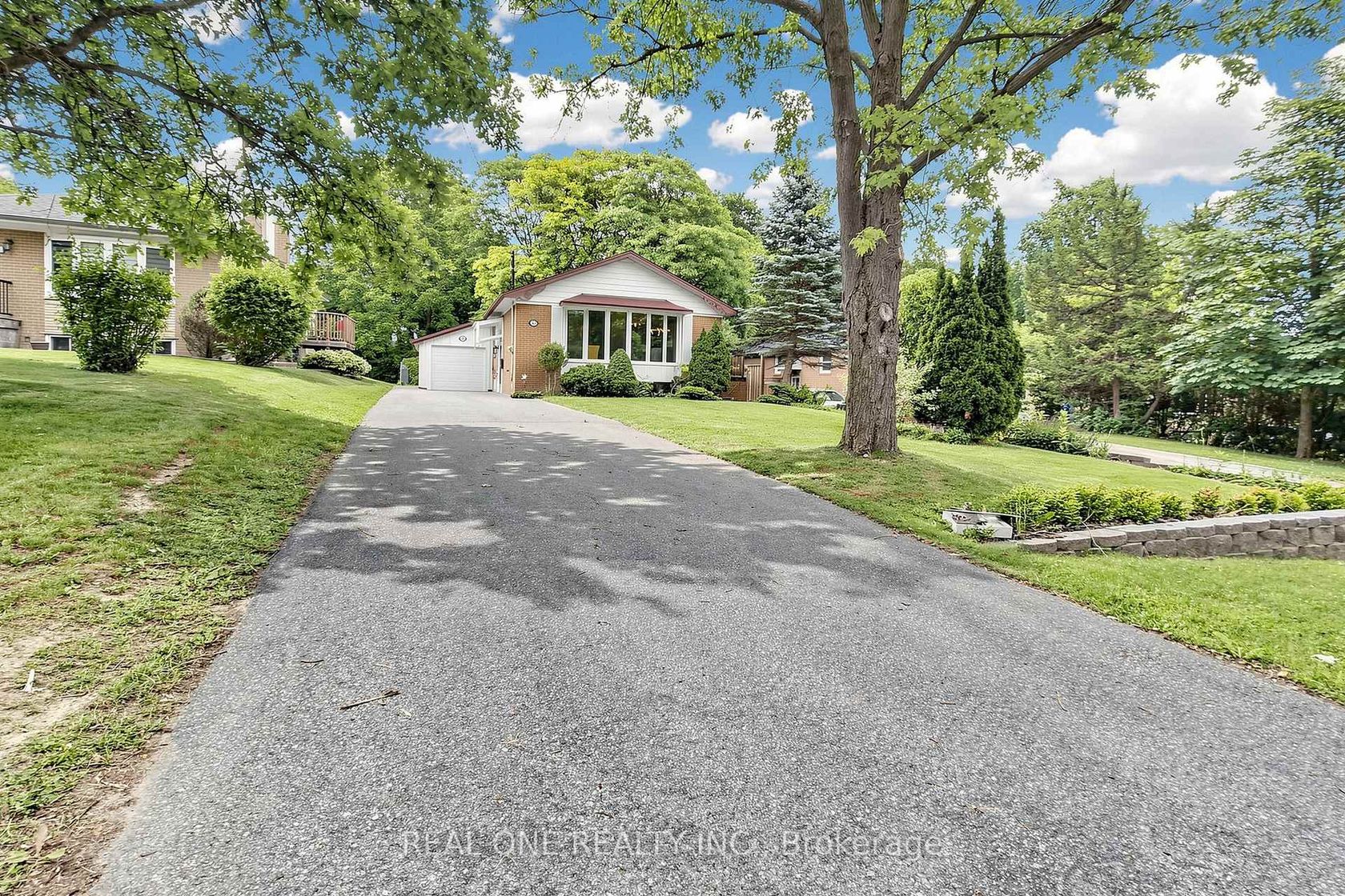 49 Bayview Parkway, Leslie Valley, Newmarket photo number 2