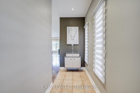 Photo 1 at 292 Sheridan Court, College Manor, Newmarket