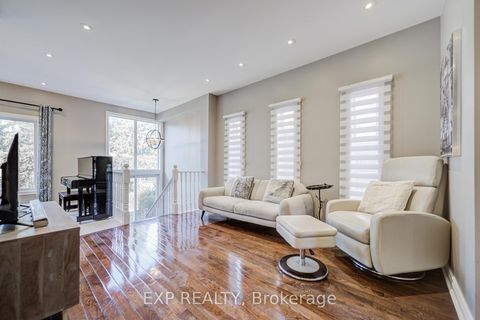 Photo 3 at 292 Sheridan Court, College Manor, Newmarket