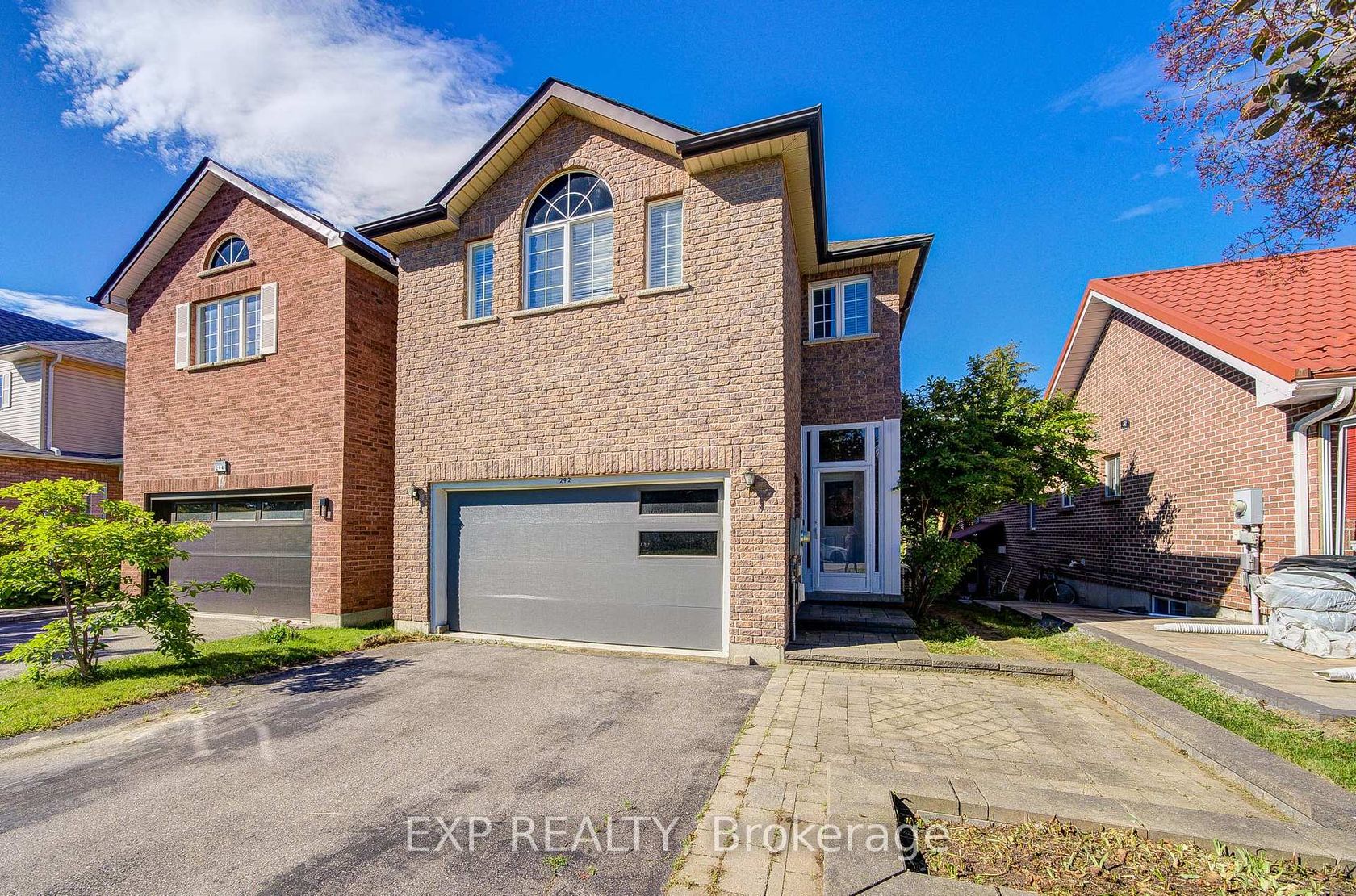 292 Sheridan Court, College Manor, Newmarket photo number 2