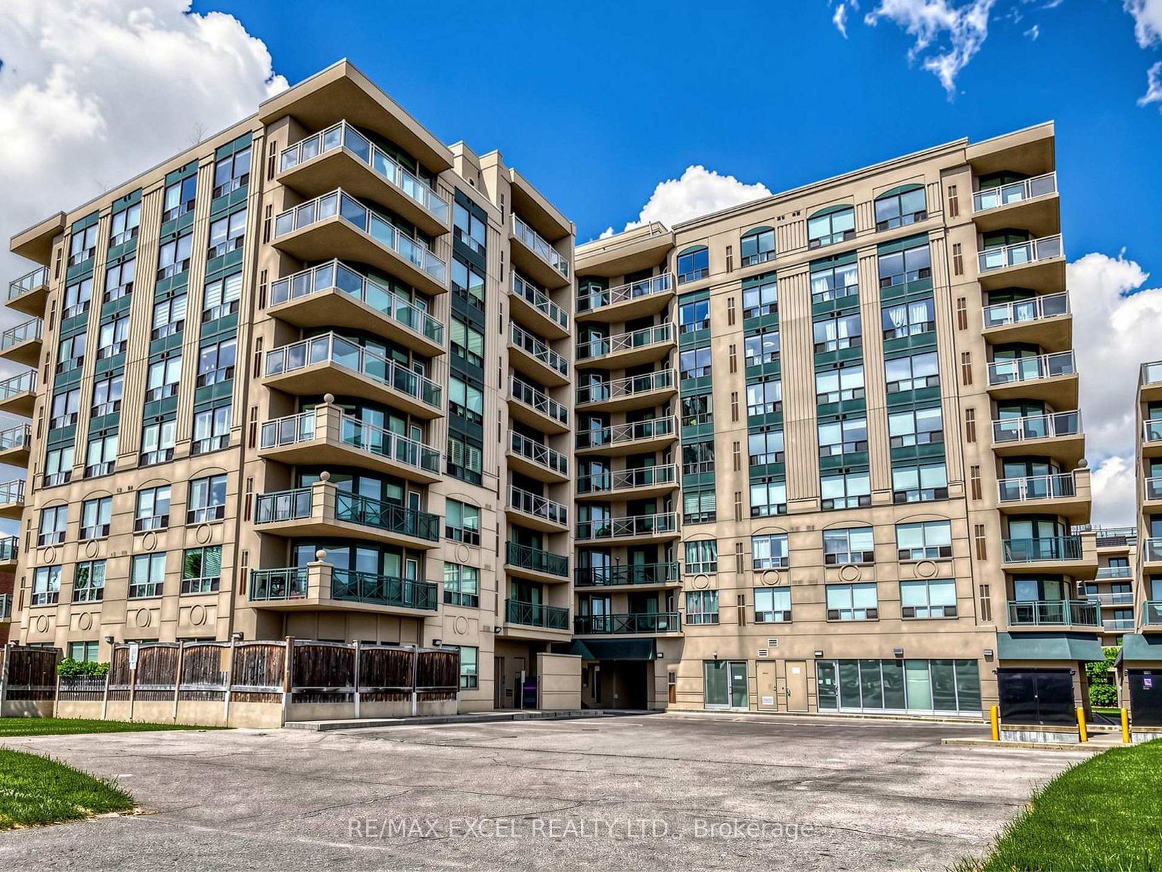 711 - 920 Sheppard Avenue W, Bathurst Manor, Toronto photo 3