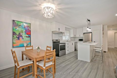 Photo 2 at 19 Beacham Crescent, Sullivan, Toronto