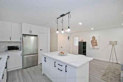 Photo 5 at 19 Beacham Crescent, Sullivan, Toronto