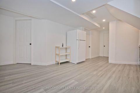 Photo 21 at 19 Beacham Crescent, Sullivan, Toronto