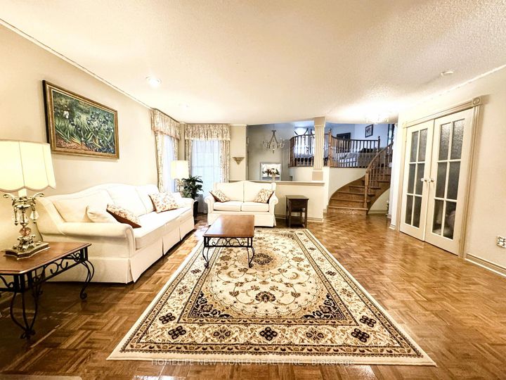 Photo 4 at 2326 Yorktown Circle, Central Erin Mills, Mississauga