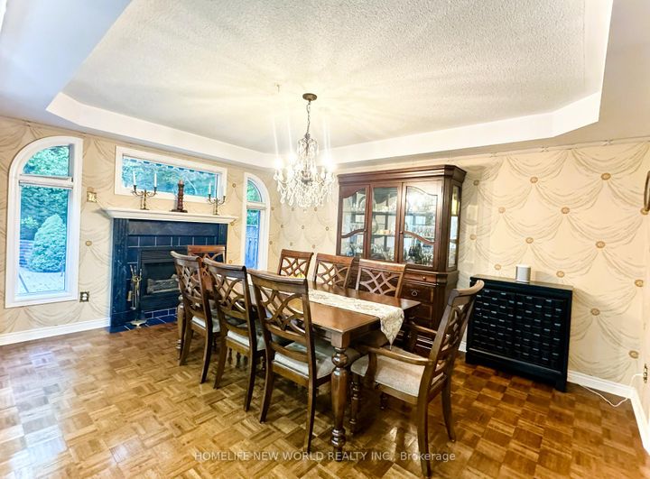 Photo 9 at 2326 Yorktown Circle, Central Erin Mills, Mississauga