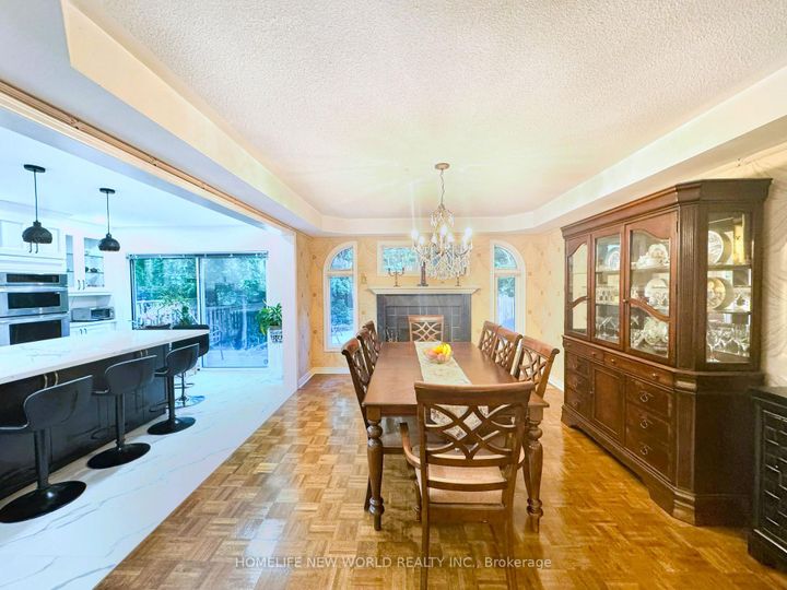 Photo 10 at 2326 Yorktown Circle, Central Erin Mills, Mississauga